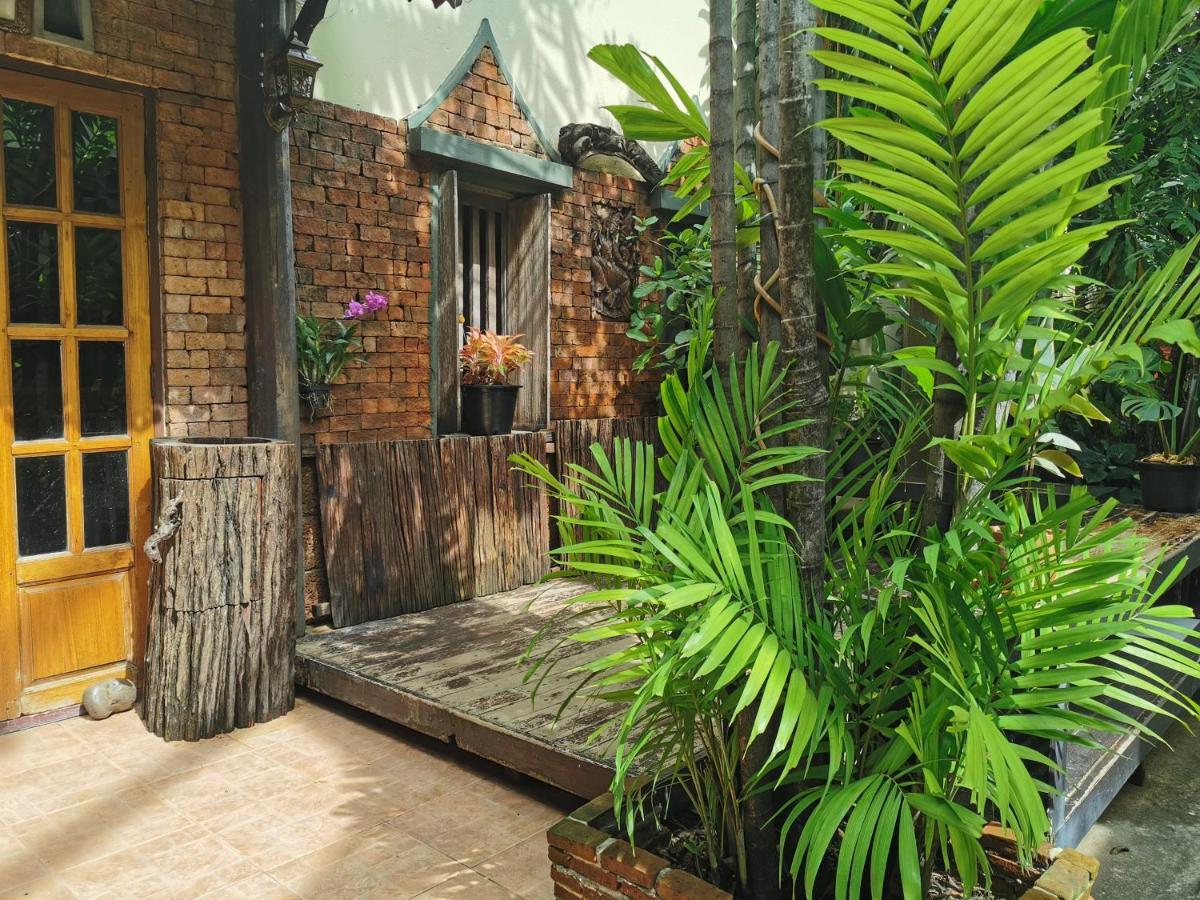 Sri Ayuttaya Guesthouse Bangkok Exterior photo