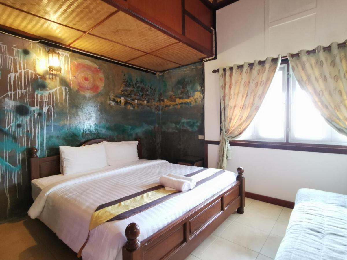 Sri Ayuttaya Guesthouse Bangkok Exterior photo